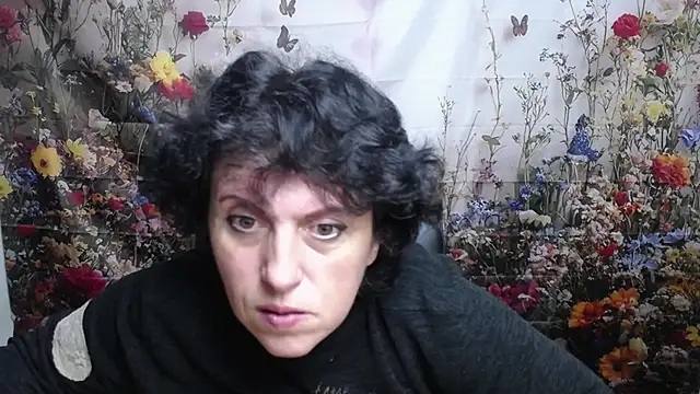 LuciaMii online show from October 2025 05:06:01 AM