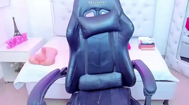 Snapshot of silvana__miller chatting on January 2025 07:04:02 PM silvana miller online show from January 2025 07:04:02 PM