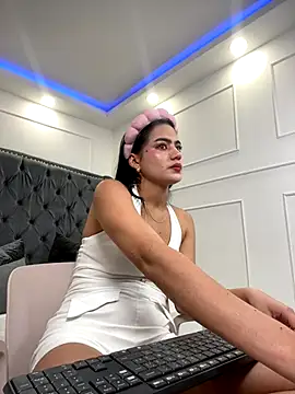 ariel jonees online show from December 2025 05:13:01 AM