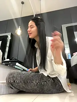 ariel jonees online show from December 2025 03:05:01 PM