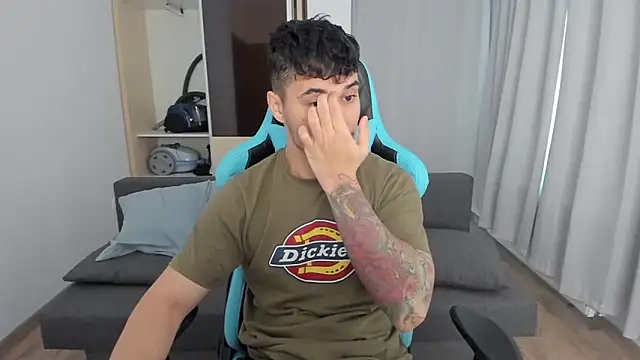 MatMalonne online show from December 2025 07:26:02 AM