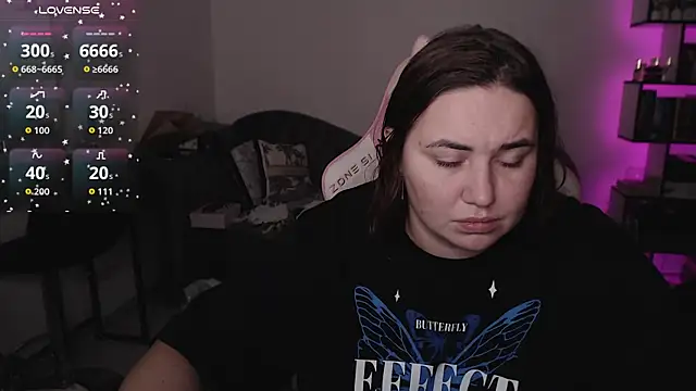 Snapshot of SexyWitch_666 chatting on October 2025 06:20:02 AM SexyWitch 666 online show from October 2025 06:20:02 AM