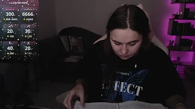 Snapshot of SexyWitch_666 chatting on October 2025 04:48:01 AM SexyWitch 666 online show from October 2025 04:48:01 AM