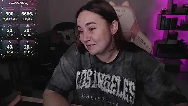 Snapshot of SexyWitch_666 chatting on November 2025 08:14:01 AM SexyWitch 666 online show from November 2025 08:14:01 AM