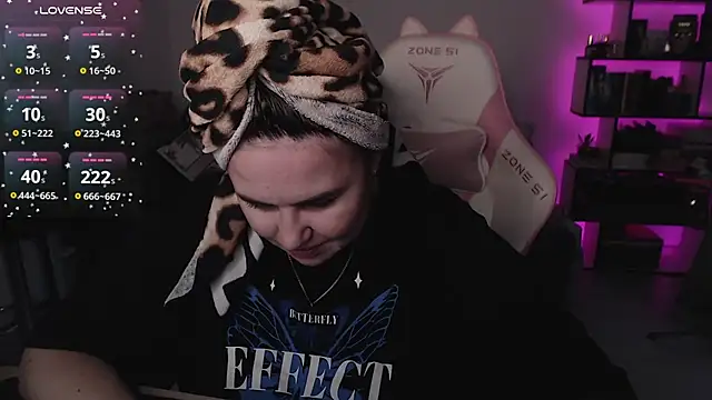 Snapshot of SexyWitch_666 chatting on November 2025 07:00:02 AM SexyWitch 666 online show from November 2025 07:00:02 AM