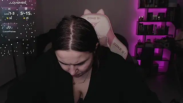 Snapshot of SexyWitch_666 chatting on December 2025 06:43:02 AM SexyWitch 666 online show from December 2025 06:43:02 AM