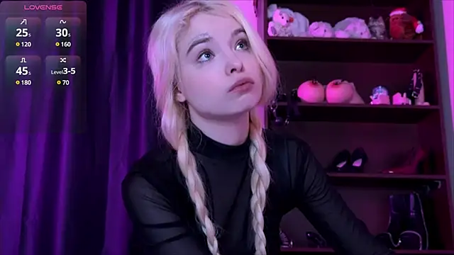 Snapshot of MisssLola chatting on December 2024 01:32:02 PM MisssLola online show from December 2024 01:32:02 PM