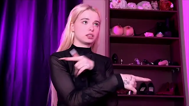 Snapshot of MisssLola chatting on January 2025 07:28:02 PM MisssLola online show from January 2025 07:28:02 PM