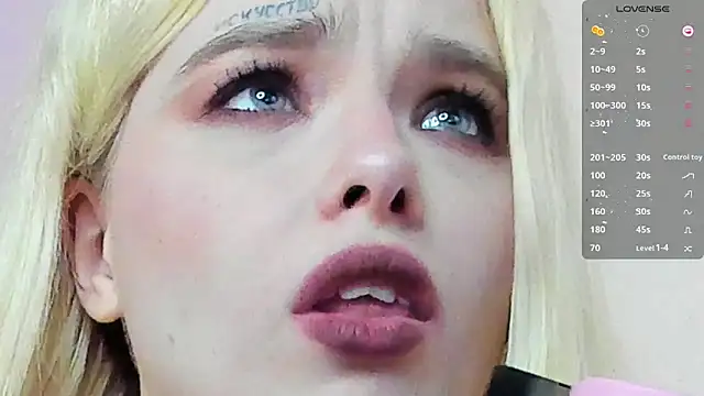 Snapshot of MisssLola chatting on January 2025 04:06:01 PM MisssLola online show from January 2025 04:06:01 PM