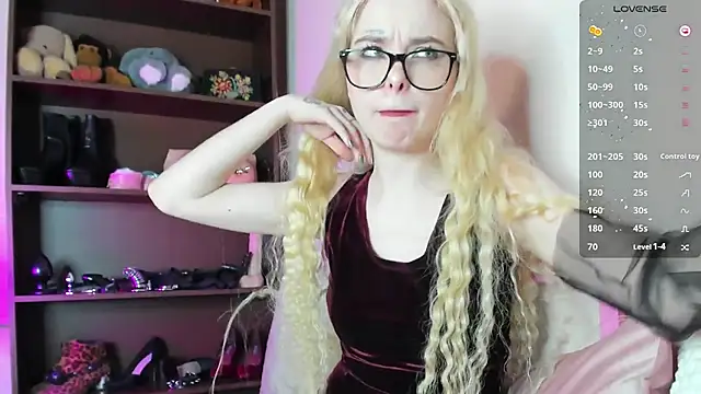 Snapshot of MisssLola chatting on February 2025 01:20:01 PM MisssLola online show from February 2025 01:20:01 PM