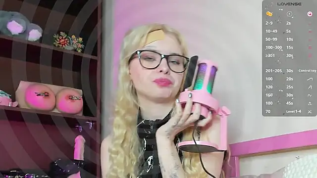 Snapshot of MisssLola chatting on February 2025 05:03:02 PM MisssLola online show from February 2025 05:03:02 PM