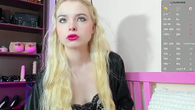 Snapshot of MisssLola chatting on February 2025 01:53:02 PM MisssLola online show from February 2025 01:53:02 PM