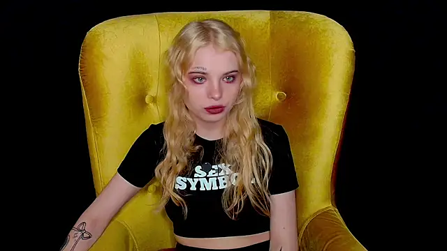 Snapshot of MisssLola chatting on September 2025 02:28:01 PM MisssLola online show from September 2025 02:28:01 PM