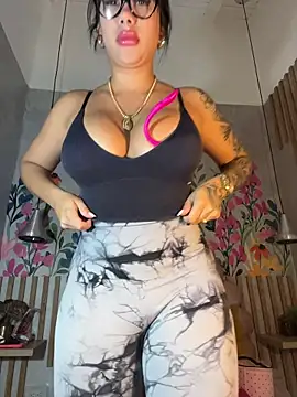 kiim taaylor online show from November 2025 11:44:01 AM