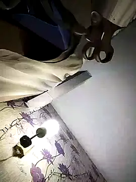 Snapshot of SweetLeila40 chatting on January 2025 03:19:01 PM SweetLeila40 online show from January 2025 03:19:01 PM