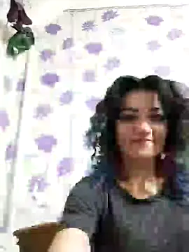 Snapshot of SweetLeila40 chatting on February 2025 08:31:01 PM SweetLeila40 online show from February 2025 08:31:01 PM