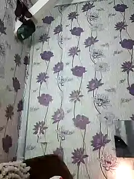 Snapshot of SweetLeila40 chatting on February 2025 10:28:02 PM SweetLeila40 online show from February 2025 10:28:02 PM