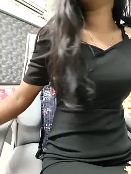 yhona darling online show from May 2026 06:36:02 PM