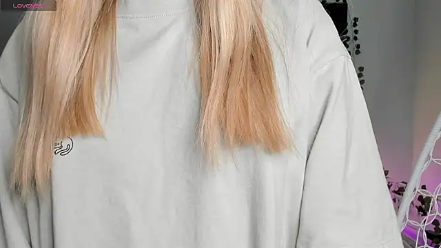 Snapshot of Melissa_babs chatting on December 2024 10:17:01 AM Melissa babs online show from December 2024 10:17:01 AM