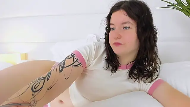 MoonAngelic online show from October 2025 02:25:02 AM