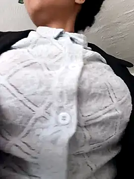 BlairSamy online show from November 2025 06:32:01 PM