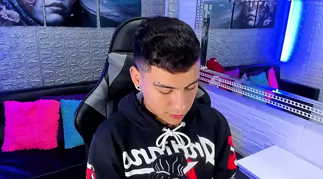 Snapshot of salvadorgomezx chatting on December 2024 08:18:01 PM salvadorgomezx online show from December 2024 08:18:01 PM