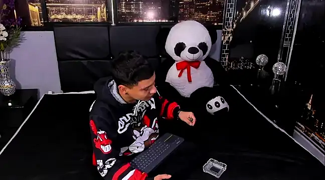 Snapshot of salvadorgomezx chatting on December 2024 07:22:02 PM salvadorgomezx online show from December 2024 07:22:02 PM