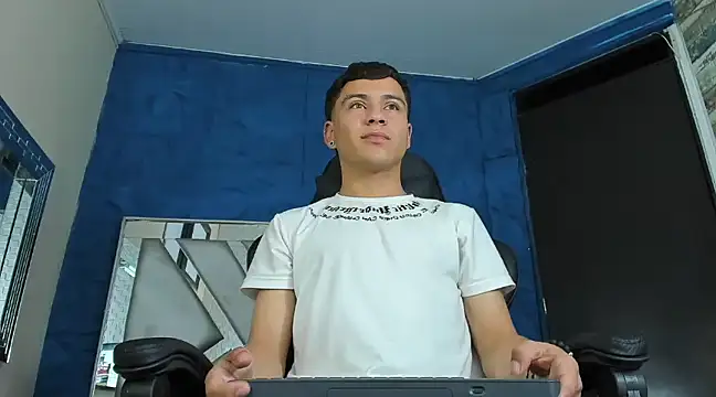 Snapshot of salvadorgomezx chatting on January 2025 06:56:01 PM salvadorgomezx online show from January 2025 06:56:01 PM