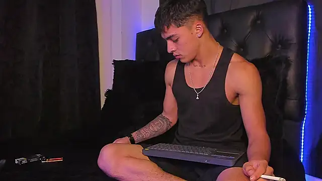 Snapshot of James1lee_ chatting on December 2024 02:36:01 AM James1lee online show from December 2024 02:36:01 AM