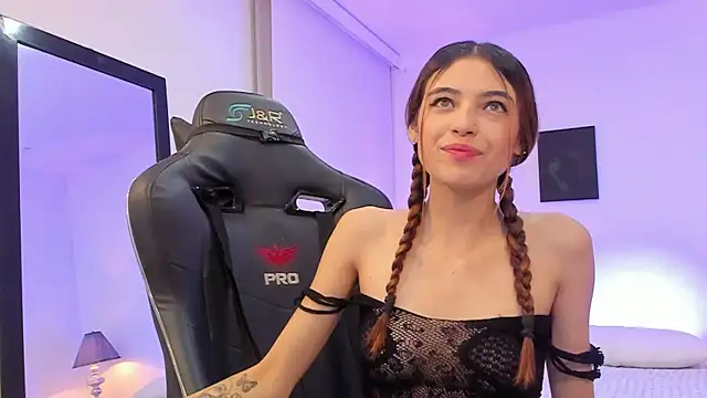 Snapshot of sofiarouge chatting on November 2025 08:11:01 PM sofiarouge online show from November 2025 08:11:01 PM