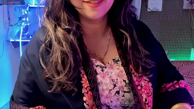 Snapshot of Gulabi_Queen chatting on January 2025 08:54:01 AM Gulabi Queen online show from January 2025 08:54:01 AM