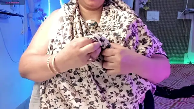 Snapshot of Gulabi_Queen chatting on March 2025 11:08:02 AM Gulabi Queen online show from March 2025 11:08:02 AM