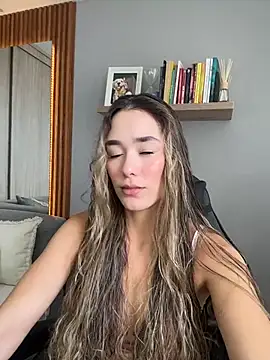 Snapshot of FridaKlein chatting on May 2026 05:17:02 PM FridaKlein online show from May 2026 05:17:02 PM
