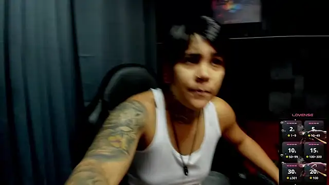 ZhoeStrong online show from November 2025 05:57:01 PM