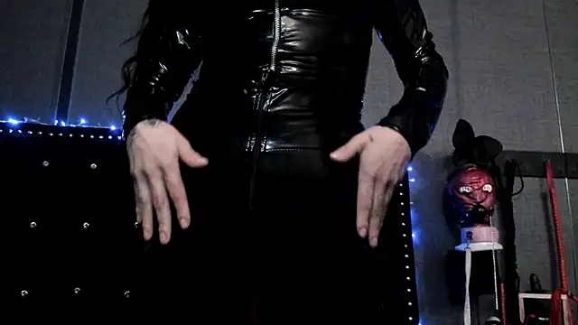 Snapshot of LusstCruella chatting on January 2025 08:16:01 PM LusstCruella online show from January 2025 08:16:01 PM