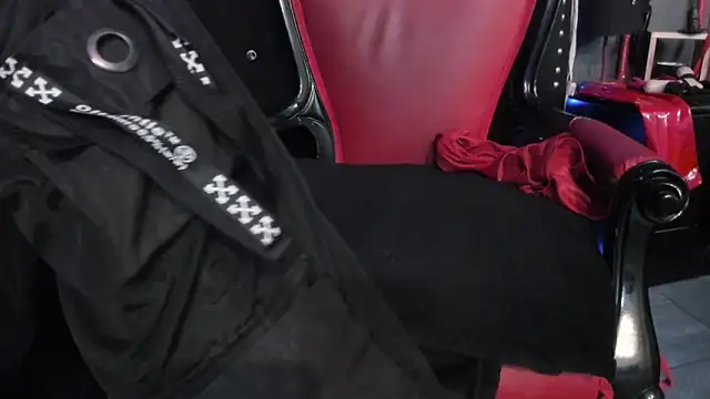 Snapshot of LusstCruella chatting on January 2025 06:23:01 PM LusstCruella online show from January 2025 06:23:01 PM