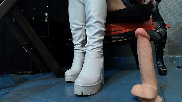 Snapshot of LusstCruella chatting on February 2025 03:17:02 PM LusstCruella online show from February 2025 03:17:02 PM