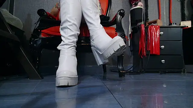 Snapshot of LusstCruella chatting on February 2025 09:05:02 PM LusstCruella online show from February 2025 09:05:02 PM