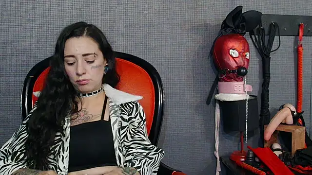 Snapshot of LusstCruella chatting on March 2025 07:06:02 PM LusstCruella online show from March 2025 07:06:02 PM