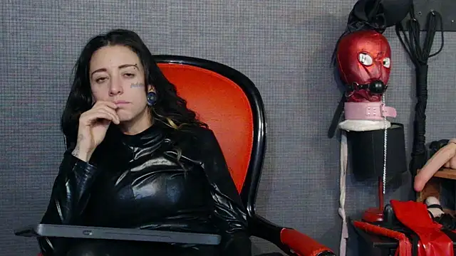 Snapshot of LusstCruella chatting on March 2025 06:50:01 PM LusstCruella online show from March 2025 06:50:01 PM