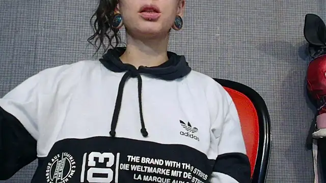 Snapshot of LusstCruella chatting on March 2025 06:05:02 PM LusstCruella online show from March 2025 06:05:02 PM