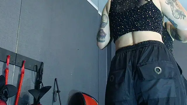 Snapshot of LusstCruella chatting on March 2025 08:08:01 PM LusstCruella online show from March 2025 08:08:01 PM