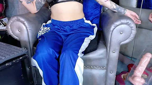 Snapshot of LusstCruella chatting on October 2025 01:22:02 PM LusstCruella online show from October 2025 01:22:02 PM