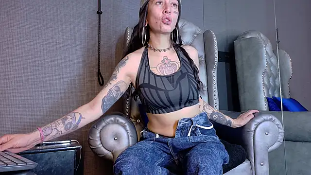 Snapshot of LusstCruella chatting on October 2025 05:28:01 PM LusstCruella online show from October 2025 05:28:01 PM