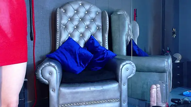 Snapshot of LusstCruella chatting on November 2025 02:10:01 AM LusstCruella online show from November 2025 02:10:01 AM