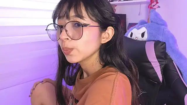 Yommi Winx online show from November 2025 09:02:02 PM