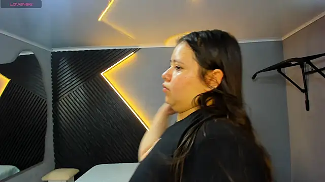 Laia and Aloby online show from March 2026 10:09:01 PM