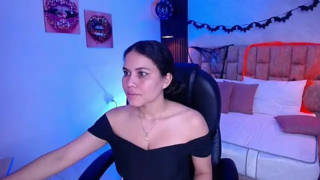 natasha  jackson online show from October 2025 02:01:02 PM