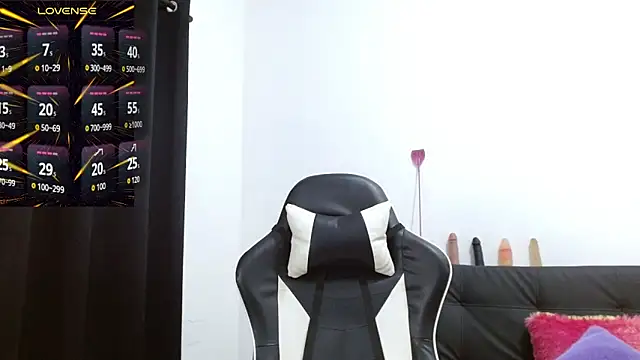 Snapshot of Kiara-Rider chatting on November 2025 04:39:02 PM Kiara-Rider online show from November 2025 04:39:02 PM