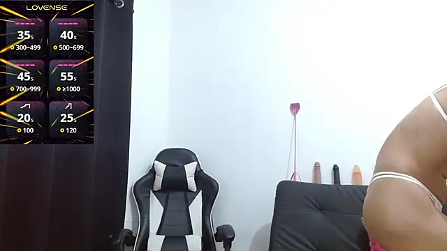 Snapshot of Kiara-Rider chatting on November 2025 07:01:02 PM Kiara-Rider online show from November 2025 07:01:02 PM